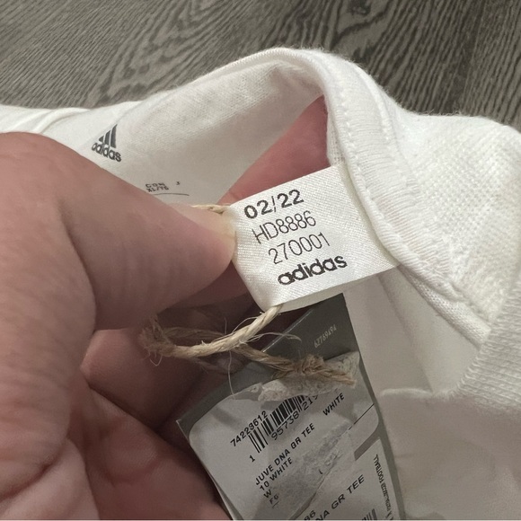 Juventus Adidas T-Shirt White Brand New With Tag - Picture 4 of 4